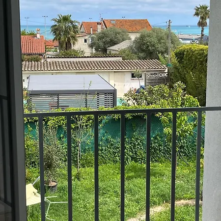 La Desiree, De La Non Mitoyenne, Entierement Renovee, 3 Pieces, Climatise, Parking Prive Dans 120m2 De Jardin 3*