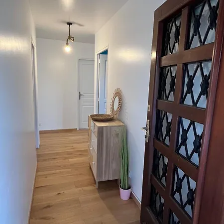 La Desiree, De La Non Mitoyenne, Entierement Renovee, 3 Pieces, Climatise, Parking Prive Dans 120m2 De Jardin