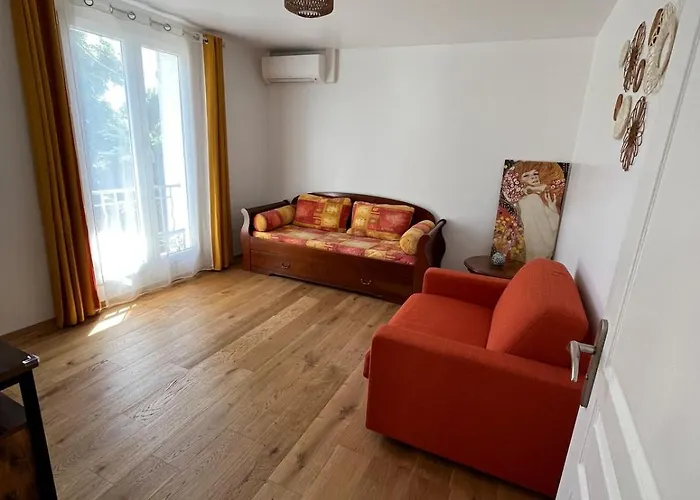 La Desiree, De La Non Mitoyenne, Entierement Renovee, 3 Pieces, Climatise, Parking Prive Dans 120m2 De Jardin Гостевой дом