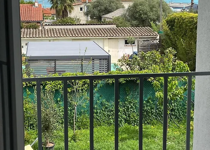 La Desiree, De La Non Mitoyenne, Entierement Renovee, 3 Pieces, Climatise, Parking Prive Dans 120m2 De Jardin 3*