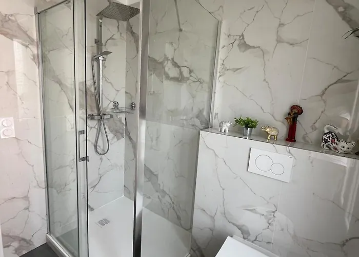 La Desiree, De La Non Mitoyenne, Entierement Renovee, 3 Pieces, Climatise, Parking Prive Dans 120m2 De Jardin 3*