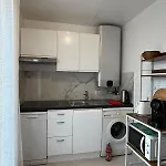 La Desiree, De La Tres Lumineux, Entierement Renovee, 3 Pieces, Climatise, Parking Prive Dans 120m2 De Jardin, Proche ! Antibes