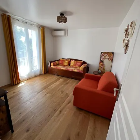 La Désirée, De La Non Mitoyenne, Entièrement Rénovée, 3 Pièces, Climatisé, Parking Privé Dans 120m2 De Jardin Pensión