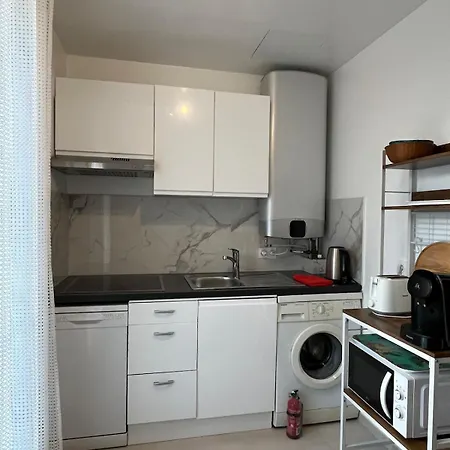 La Desiree, De La Non Mitoyenne, Entierement Renovee, 3 Pieces, Climatise, Parking Prive Dans 120m2 De Jardin 昂蒂布