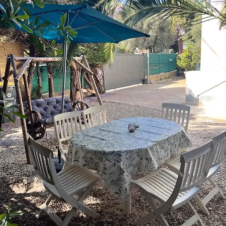 La Desiree, De La Non Mitoyenne, Entierement Renovee, 3 Pieces, Climatise, Parking Prive Dans 120m2 De Jardin