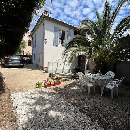La Désirée, De La Non Mitoyenne, Entièrement Rénovée, 3 Pièces, Climatisé, Parking Privé Dans 120m2 De Jardin Pensión 3*