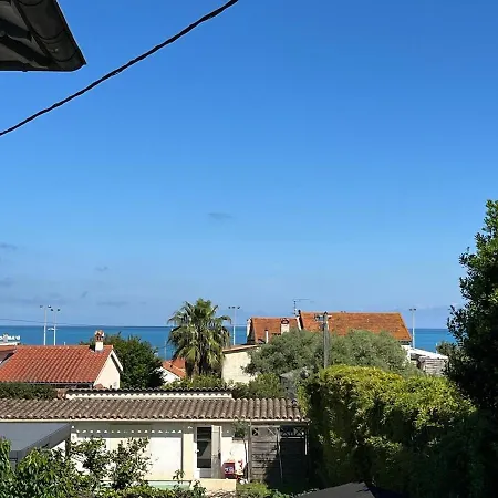 La Désirée, De La Non Mitoyenne, Entièrement Rénovée, 3 Pièces, Climatisé, Parking Privé Dans 120m2 De Jardin Pensión 3*