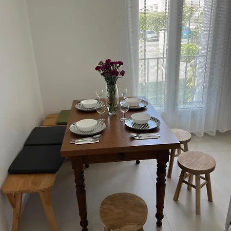 Pensión La Désirée, De La Non Mitoyenne, Entièrement Rénovée, 3 Pièces, Climatisé, Parking Privé Dans 120m2 De Jardin Antibes