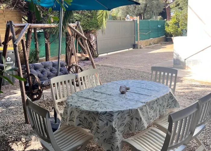 La Desiree, De La Non Mitoyenne, Entierement Renovee, 3 Pieces, Climatise, Parking Prive Dans 120m2 De Jardin